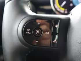 MINI Electric (2023) thumbnail 16