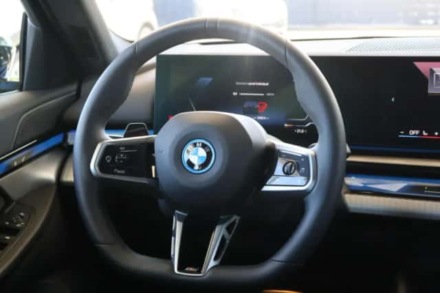 BMW i5 (2025) thumbnail 11