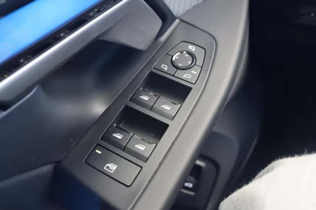 BMW i5 (2025) thumbnail 12