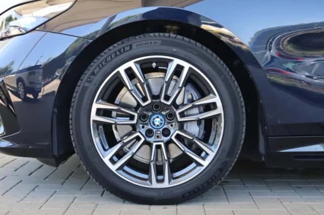 BMW i5 (2025) thumbnail 6