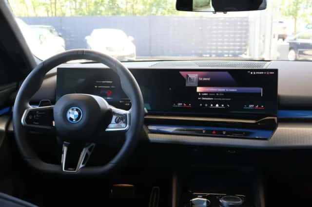 BMW i5 (2025) thumbnail 10