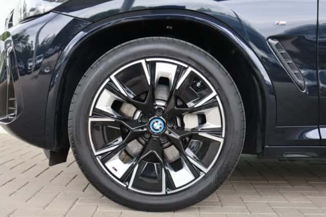 BMW iX3 (2023) thumbnail 6