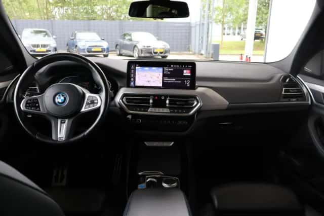 BMW iX3 (2023) thumbnail 9