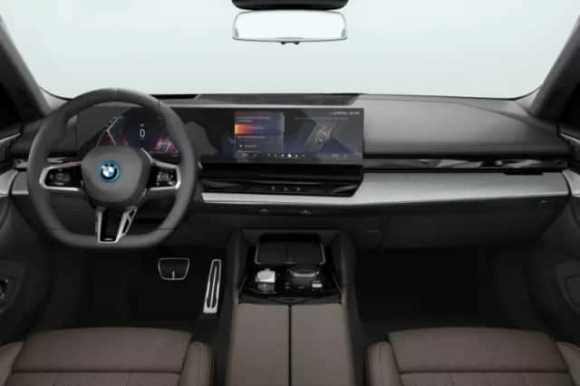 BMW i5 (2026) thumbnail 3