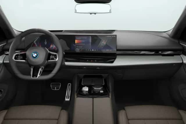 BMW i5 (2026) thumbnail 3