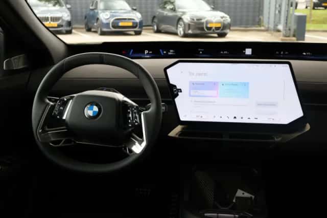 BMW iX3 (2026) thumbnail 11