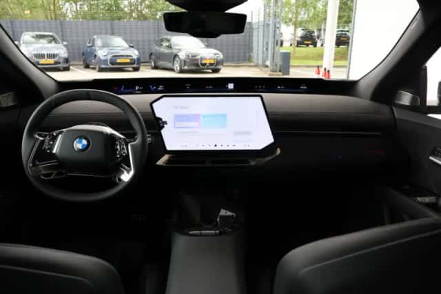BMW iX3 (2026) thumbnail 10