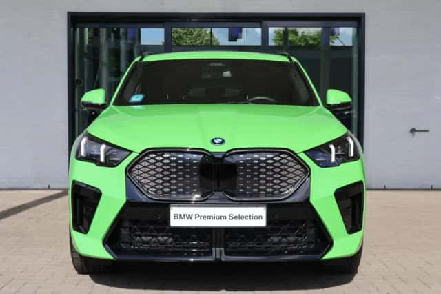 BMW iX2 (2025) thumbnail 3