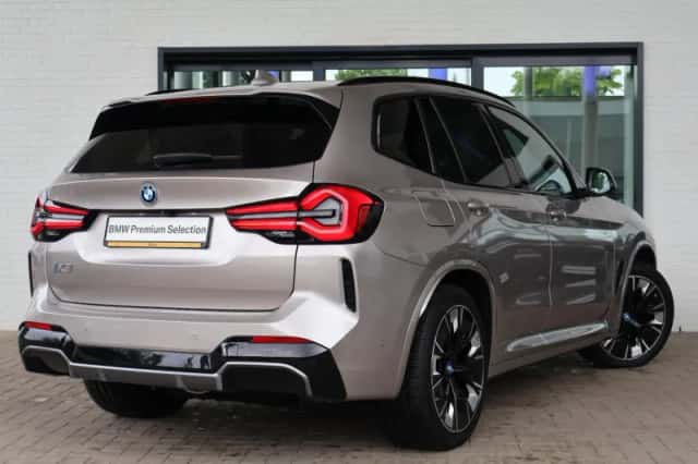 BMW iX3 (2022) thumbnail 2