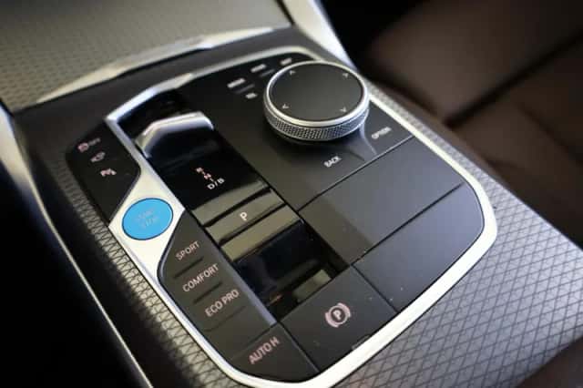 BMW i4 (2024) thumbnail 22