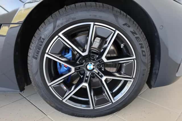 BMW i4 (2024) thumbnail 6