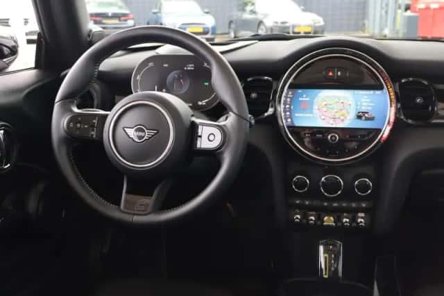 MINI Electric (2023) thumbnail 11