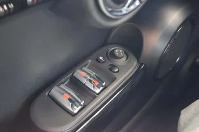 MINI Electric (2023) thumbnail 14