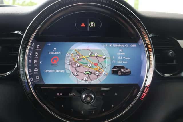 MINI Electric (2023) thumbnail 19