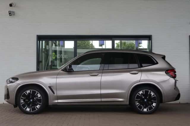 BMW iX3 (2024) thumbnail 5