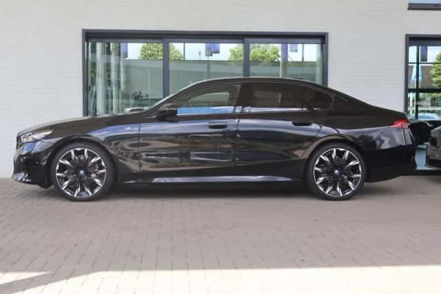 BMW i5 (2024) thumbnail 3