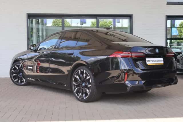 BMW i5 (2024) thumbnail 4