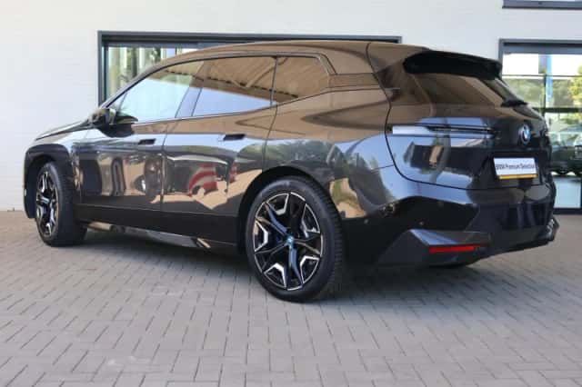 BMW iX (2021) thumbnail 5