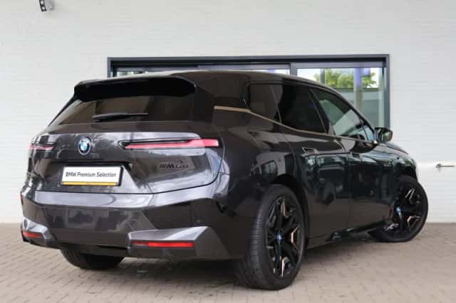 BMW iX (2023) thumbnail 2