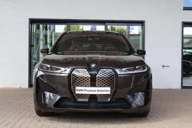 BMW iX (2023) thumbnail 3