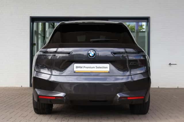 BMW iX (2023) thumbnail 4