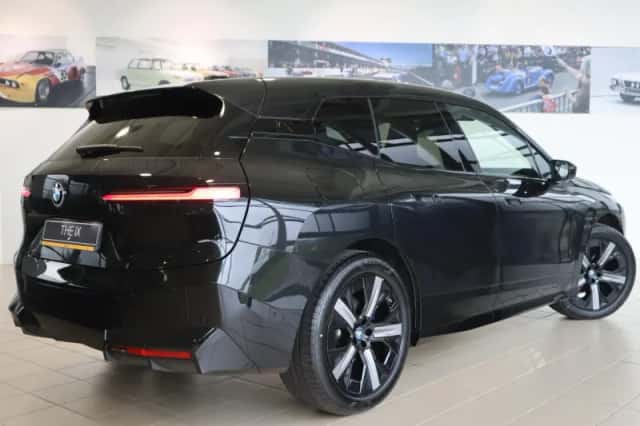 BMW iX (2025) thumbnail 2