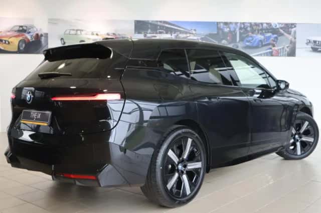 BMW iX (2025) thumbnail 2