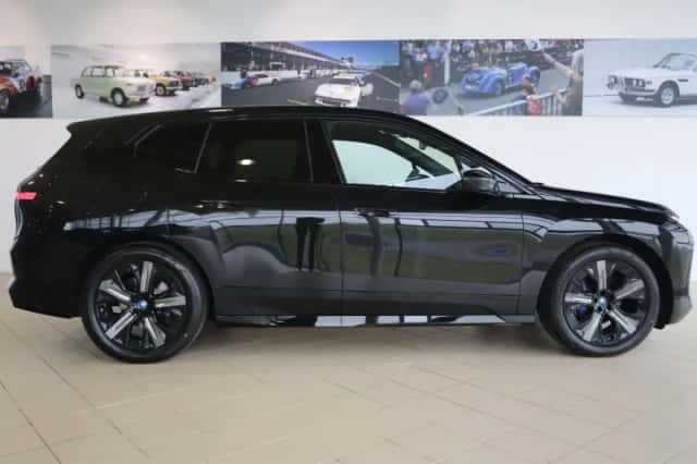 BMW iX (2025) thumbnail 3