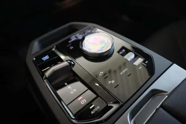 BMW iX (2025) thumbnail 21