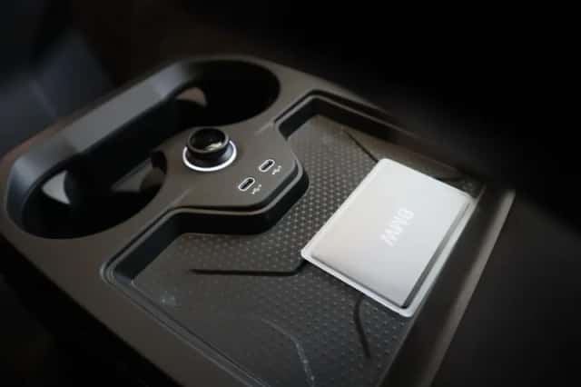 BMW iX (2025) thumbnail 22