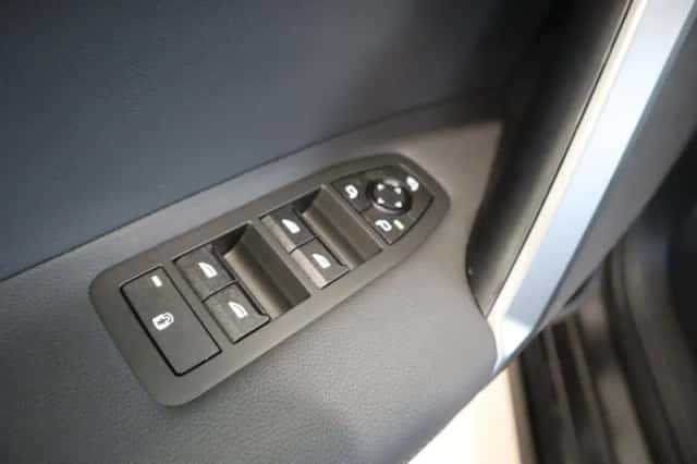 BMW iX (2025) thumbnail 23