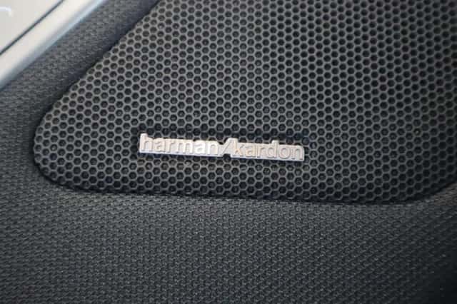BMW iX (2025) thumbnail 24