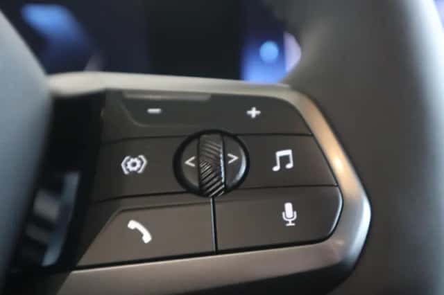 BMW iX (2025) thumbnail 26