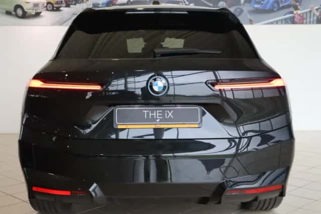 BMW iX (2025) thumbnail 5
