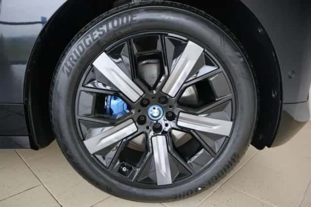 BMW iX (2025) thumbnail 7