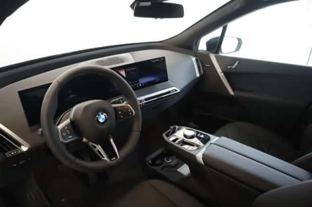 BMW iX (2025) thumbnail 8