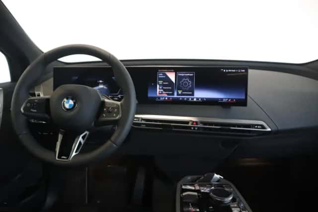 BMW iX (2025) thumbnail 9