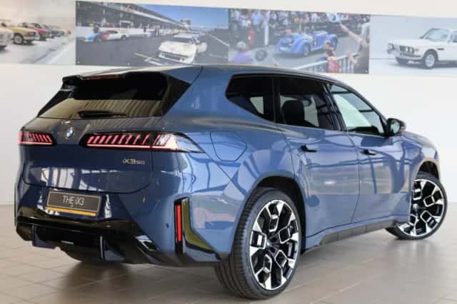 BMW iX3 (2026) thumbnail 2