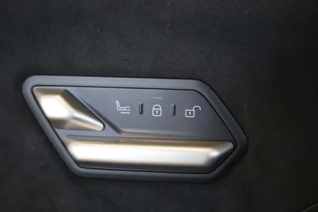 BMW iX3 (2026) thumbnail 25