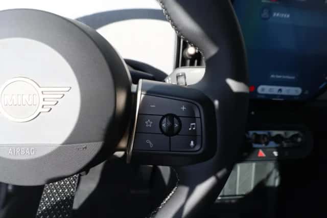 MINI Cabrio Cooper (2026) thumbnail 11