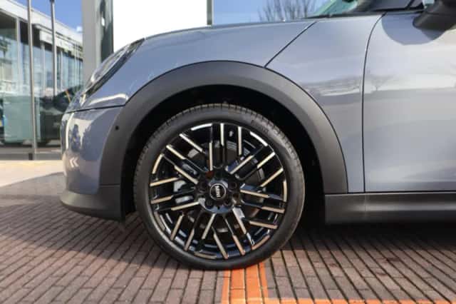 MINI Cabrio Cooper (2026) thumbnail 6