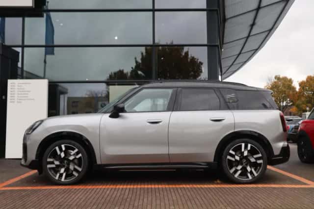 MINI Countryman (2025) thumbnail 2