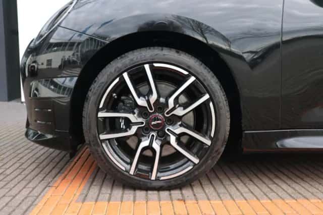 MINI Cooper (2024) thumbnail 11