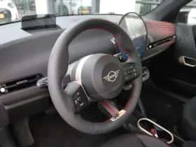 MINI Cooper (2024) thumbnail 12