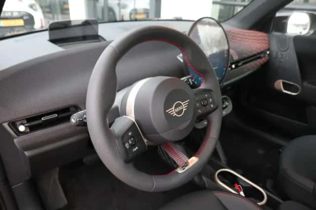 MINI Cooper (2024) thumbnail 13