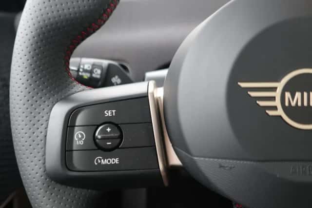 MINI Cooper (2024) thumbnail 16