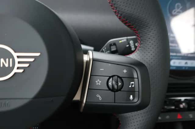 MINI Cooper (2024) thumbnail 17