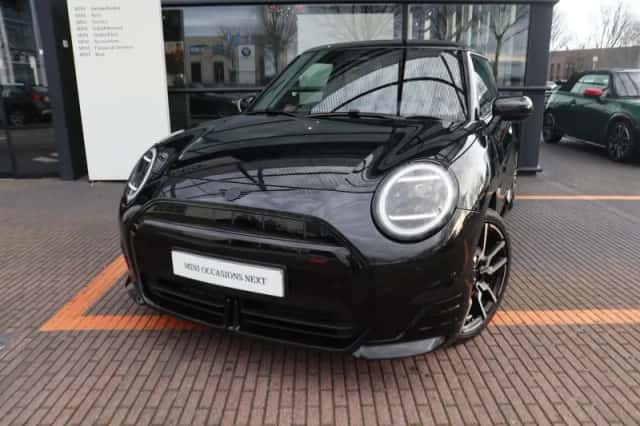MINI Cooper (2024) thumbnail 4