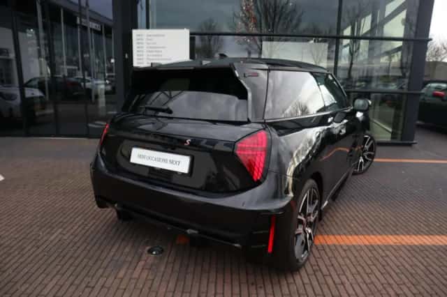 MINI Cooper (2024) thumbnail 6