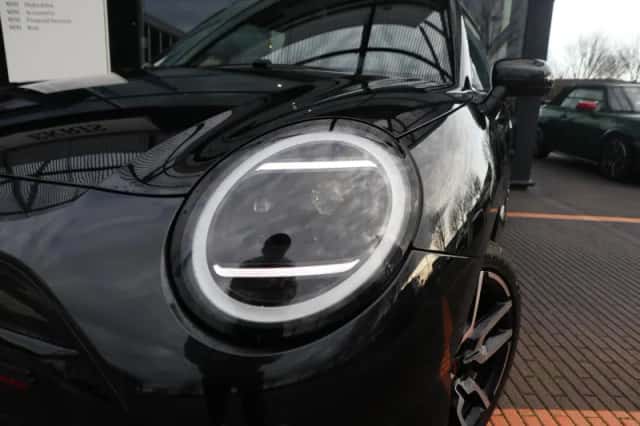 MINI Cooper (2024) thumbnail 9